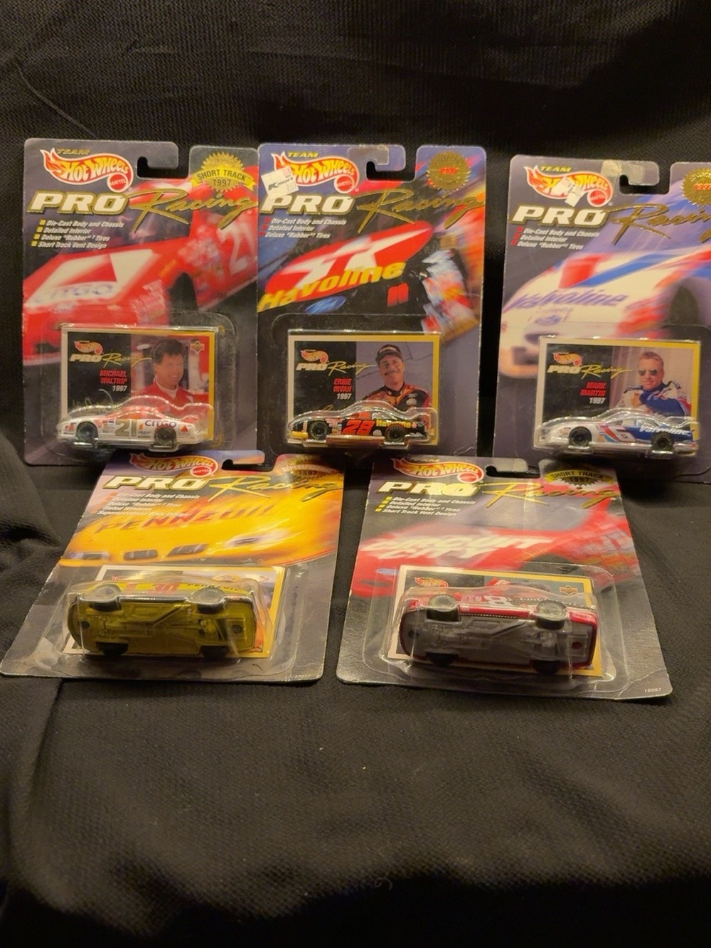 1997 Hot Wheels Pro Racing NASCAR Lot of 5 Sealed 1:64 Diecast Cars